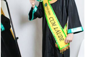 jubah toga wisuda