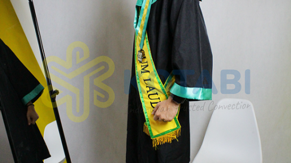 konveksi toga wisuda manokwari